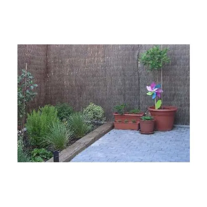 Heidematten tuinscherm in een tuin