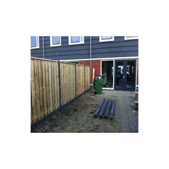Hout met beton schutting in antraciet 200x190cm in tuin
